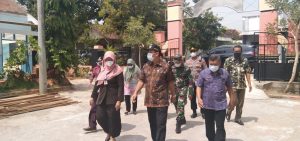 Kapolsek Gunem Rembang dampingi Bupati monitor giat PTM di Sekolah