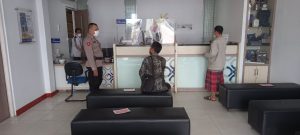 Personil Polsek Kragan Rembang Patroli Sambang Perbankan Berikan Himbauan Prokes