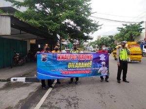 Upaya Preemtif, Polres Rembang Sosialisasi Larangan Knalpot Brong Kepada Pengguna Jalan Di Rembang