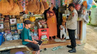 Jajaran Polsek Pancur Rembang Patroli sambil Memantau Distribusi Minyak Goreng di Toko-toko