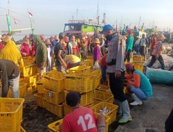 Upaya Pembinaan Kamtibmas Warga Nelayan, Sat Polairud Polres Rembang Sambang Di TPI
