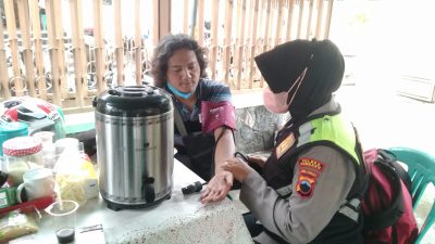 Sambangi Pos Pam Ops Lilin Candi 2022, Si Dokkes Polres Rembang Salurkan Obat-obatan & Layanan Kesehatan