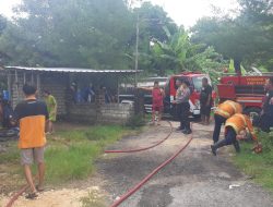 Apes.!!! Api Bakar Sebuah Rumah, Kapolsek Rembang : Kebakaran Capai 90%, Total Kerugian Hingga 80 Juta