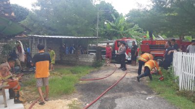 Apes.!!! Api Bakar Sebuah Rumah, Kapolsek Rembang : Kebakaran Capai 90%, Total Kerugian Hingga 80 Juta