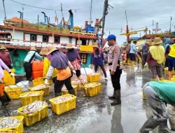 Kondisi Cuaca Buruk Di Laut Utara, Sat Polairud Polres Rembang Himbau Warga Nelayan Waspada
