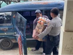 Tugas Mulia di Sela Laksanakan Patroli, Anggota Polsek Sale Bantu Bawakan Barang Belanjaan Masyarakat