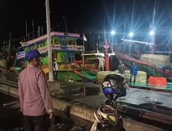 Intensitas Hujan Tinggi Di Rembang, Sat Polairud Pantau Kegiatan Nelayan Yang Akan Melaut