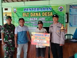 Sinergitas TNI-Polri Kecamatan Sumber, Monitoring Penyaluran BLT Dana Desa
