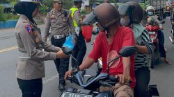 Satlantas Polres Rembang Stop Puluhan Kendaraan, Bukan Razia tapi Bagi-bagi Takjil Ramadhan