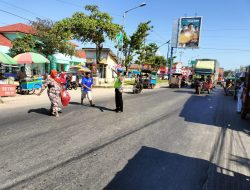 Situasi Pasar Ramai, Kanit Lantas Polsek Kragan Atur Jalur Lalu Lintas