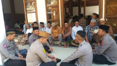 Personil Polres Rembang Ikuti Pengajian Rutin Di Ponpes Raudlatut Thalibin Leteh