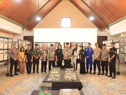 Hadir Dalam Seminar Sejarah Budaya Lasem, Kapolres Rembang Juga Melihat Pameran Situs Budaya