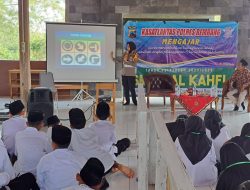 Ops Patuh Candi 2023, Kasat Lantas Polres Rembang Sosialisasikan Tertib Berlalu Lintas di SMP IT Al Kahfi Rembang