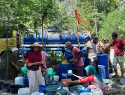Siang Ini Polsek Pancur Kembali Datangi Desa Kekeringan Gelar Bantuan Air Bersih