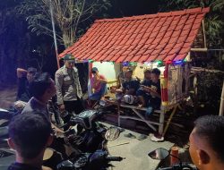 BLP Dinihari, Polsek Pamotan Sambangi Warga Sedang Laksanakan Pos Ronda