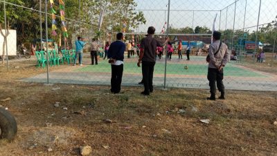Anggota Polsek Pancur Amankan Giat Turnamen Bola Voly Antar Desa