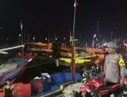 Demi Menjamin Kamtibmas Kondusif, Satpolairud Polres Rembang Patroli Kampung Nelayan