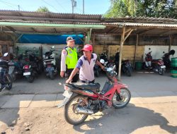 Sambangi Pasar Induk, Anggota Polsek Kragan Himbau Kamtibmas Juru Parkir