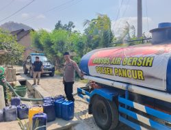 Rutin Bagikan Bantuan Air Bersih, Kali ini Desa Kedung Jadi Sasaran Polsek Pancur