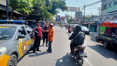 Jamin Keamanan Pengunjung Pasar, Sat Samapta Polres Rembang Gelar Patroli & Binluh Juru Parkir