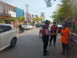 Unit Patroli Sat Samapta Polres Rembang Sambang Tukang Parkir Di Pusat Keramaian