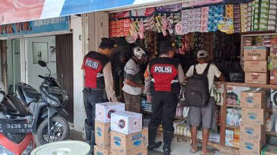 Jajaran Sat Samapta Polres Rembang Patroli ke Toko Sembako Cek Harga Barang