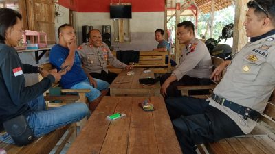Blusukan Kamtibmas, Kapolsek Bulu & Anggota Sambang ke Warung Kopi