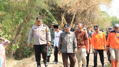 Kapolres Rembang Hadiri Acara Normalisasi Sungai di Desa Jambangan Sarang
