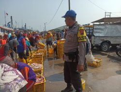 Pantau Giat Masyarakat Nelayan, Sat Polairud Polres Rembang Gelar Patroli di Pelabuhan