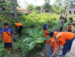 Peringati Hari Santri Nasional 2023, Sat Binmas Polres Rembang Bersama BPBD dan Santri Gotong Royong Bersihkan Sungai Gedangan