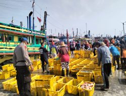Pantau Giat Masyarakat, Sat Polairud Pastikan Keamanan & Kenyamanan Masyarakat Nelayan
