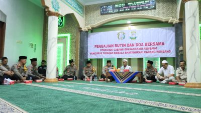 Kapolres Rembang Hadiri Pengajian Rutin & Do’a Bersama di Masjid Annuraniyah Mapolres Rembang