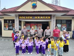 Gelar Polisi Sahabat Anak, Polsek Kragan Di Kunjungi Murid PAUD Kartini Desa Plawangan Kragan