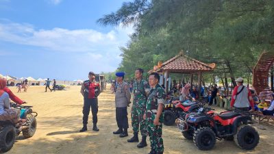 Libur Natal & Tahun Baru, Personil Gabungan Polres Rembang & Kodim 0720/Rbg Lakukan Pengaman Obyek Wisata Karangjahe Beach