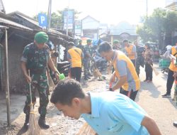 Hari Juang TNI AD, Jajaran Polres Rembang Turut Berpartisipasi Giat Bersih-bersih Pasar