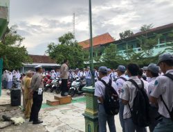 Edukasi di SMK AL Mubarok, Polres Rembang Memberi Nasihat Kepada Pelajar Agar Tidak Menggunakan Knalpot Racing / Brong