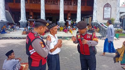 Himbauan Kamtibmas Untuk Penjaga Masjid, Sat Samapta Polres Rembang Jaga Keamanan Ibadah Sholat Jum’at