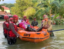 Sat Brimob Polda Jateng terjun bantu korban Banjir di Kabupaten Demak dan Grobogan; Prioritas pemenuhan logistik dirikan dapur Lapangan dan bentuk tim SAR