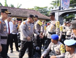 Pagi Ini, Kapolres Rembang Pimpin Apel Pergeseran Pasukan Pam TPS Pemilu 2024