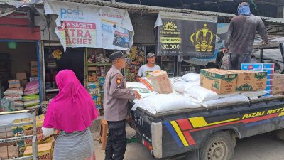 Monitoring Harga Sembako di Pasaran, Anggota Polsek Sedan Blusukan dan Jalin Dialogis Dengan Pedagang