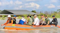 Kapolda Jateng Beserta Kepala BNPB Cek Kondisi Banjir di Demak
