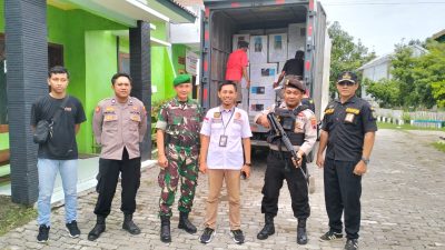 Polres Rembang Bersama Kodim 0720/Rbg Kawal Ketat Distribusi Logistik Pilkada 2024 Dari PPK Ke Gudang KPU