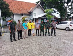 Pastikan Perayaan Hari Raya Natal Kondusif, Kapolsek Lasem Pantau Langsung Pengamanan Di Gereja