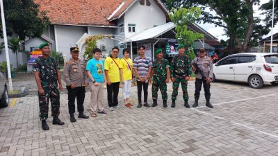 Pastikan Perayaan Hari Raya Natal Kondusif, Kapolsek Lasem Pantau Langsung Pengamanan Di Gereja