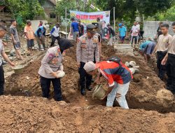 Hidup Sebatangkara, Lansia di Kajen Mendapat Berkah Bedah Rumah dari Polres Pekalongan