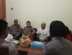 Wakapolres & Kabag SDM Polres Rembang Besuk Anggota Sedang Sakit