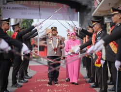 Tradisi Pedang Pora Hiasi Acara Penyambutan Kapolres Rembang Yang Baru