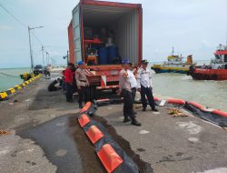 Satpolair Polres Rembang Bersama Tim; Evakuasi Kapal SPOB SSS EKS AJP GT 119 Yang Tenggelam Di Pelabuhan Sluke Rembang