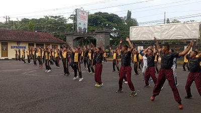 Jaga Kebugaran & Kekompakan, Personil Polres Rembang Rutin Gelar Olahraga Bersama