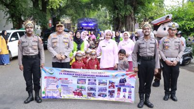 Kapolres Rembang Bersama Ibu Ketua Bhayangkari Turut Ikut Sosialisasikan Penerimaan Peserta Didik Baru TK Kemala Bhayangkari Rembang